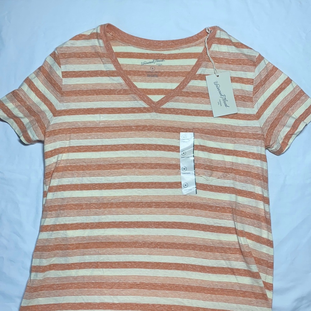 Universal threads T-shirt